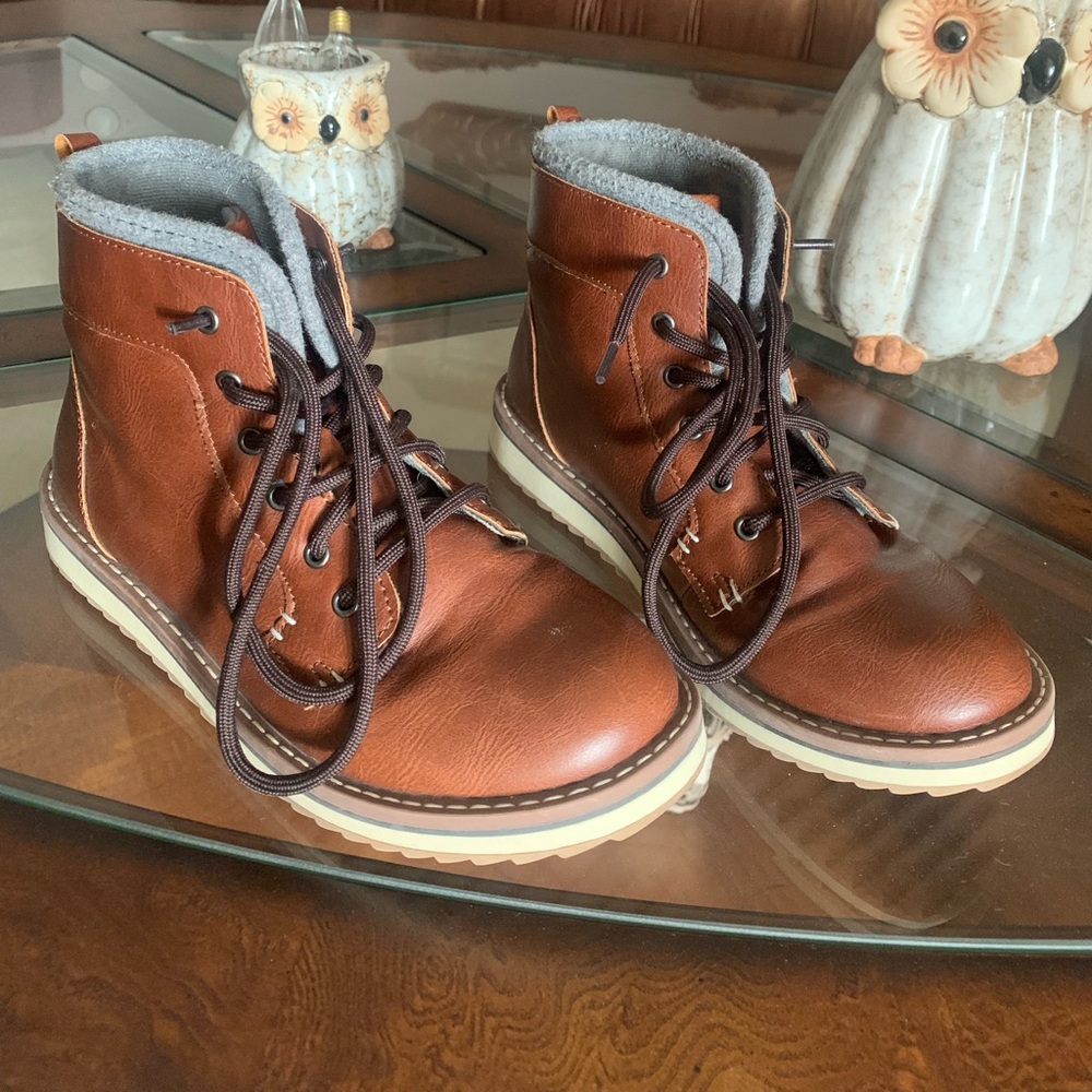 Lightly used Boys Boots ( not in original box)